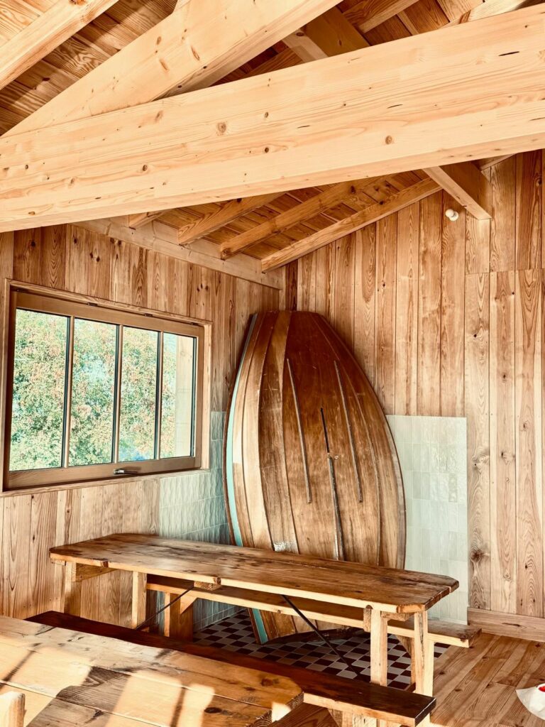 WhatsApp Image 2026-05-26 at 22.53.35 (2) charpente et intérieur en bois